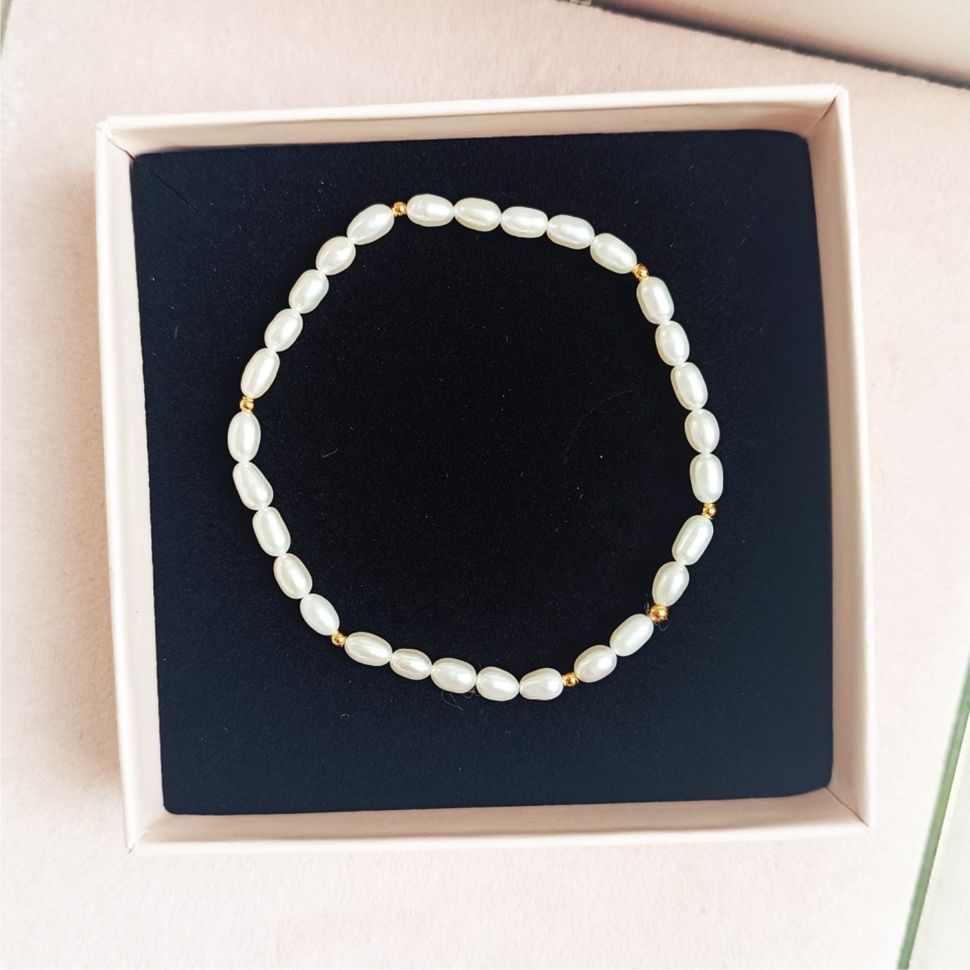 Bransoletka na gumce perły naturalne